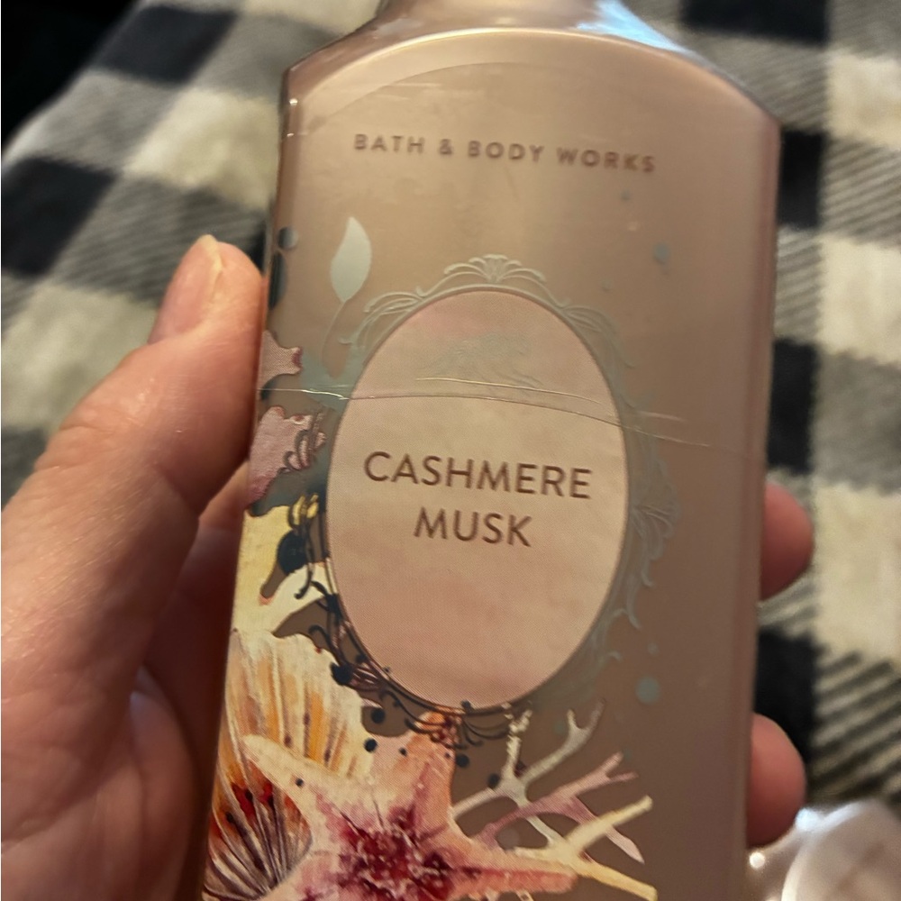 Bath & Body Works Cashmere Musk Cleansing Gel Hand Soap - Soft Orange -Vanilla 4 - Picture 3 of 4